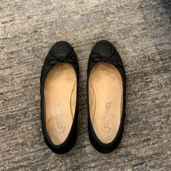 CHANEL Black Quilted Lambskin or Calfskin Flats Caviar - Picture 3 of 6